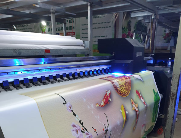 In UV 2 mặt khổ lớn – Giải pháp in 2 chiều hiệu quả cho quảng cáo hai mặt