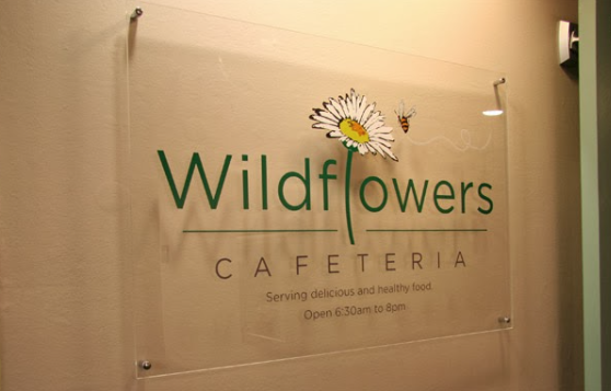 In bảng hiệu mica sang trọng – tôn vinh thương hiệu 2 Screenshot 552