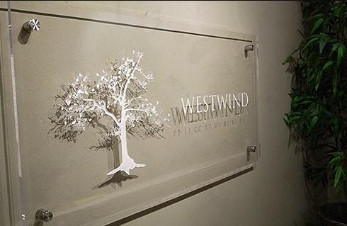 in mica khắc laser